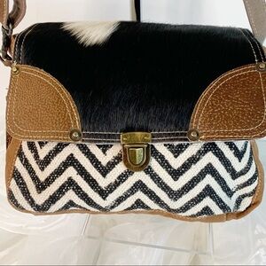 MYRA Women’s PEARL FUSION MESSENGER BAG